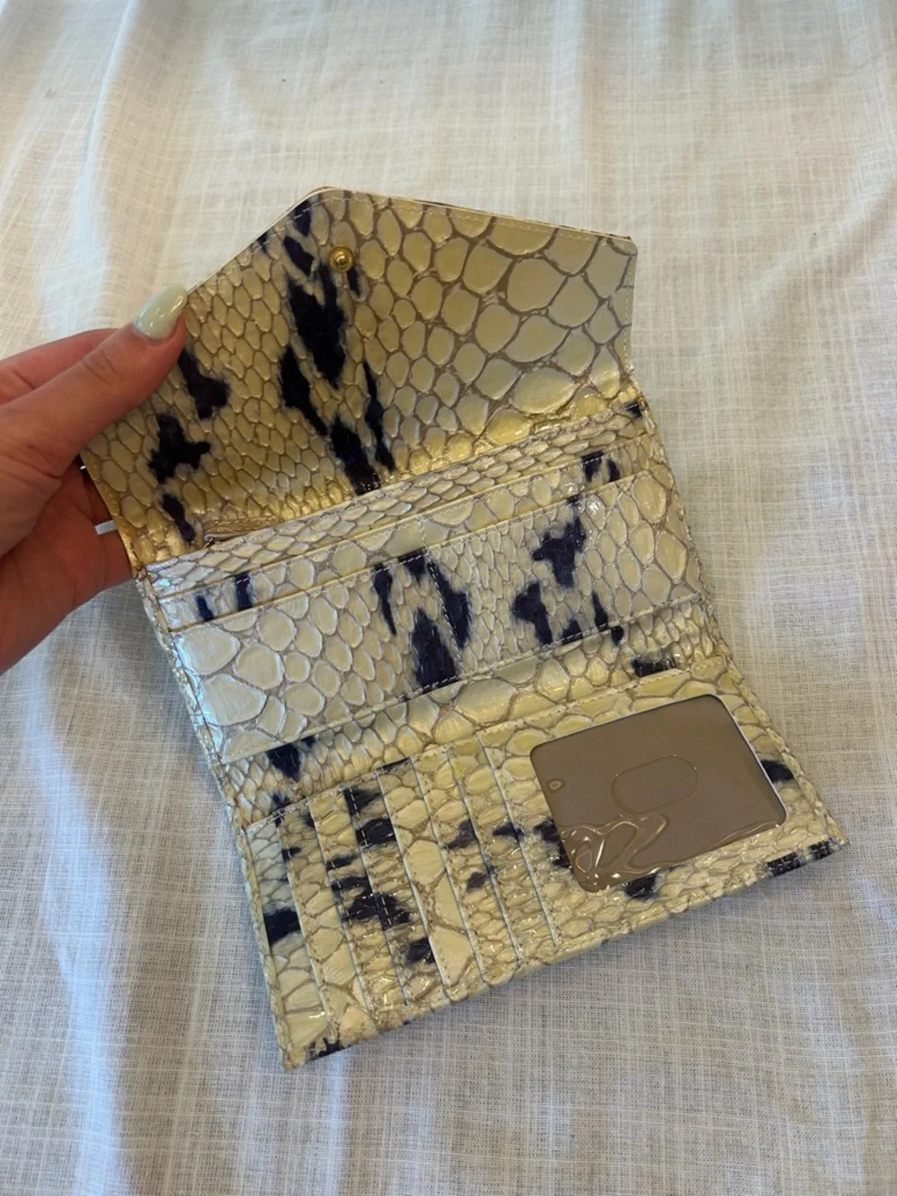 Brahmin Fiora Bucket Bag in Shell White Freshwater with matching wallet - Picture 6 of 8